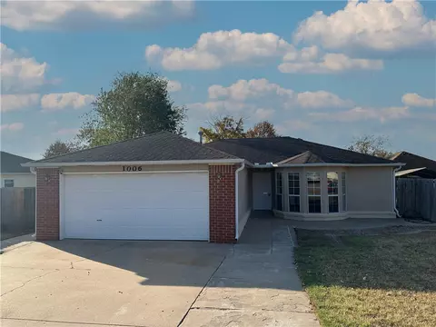 1006 Flynt St, Siloam Springs, AR 72761
