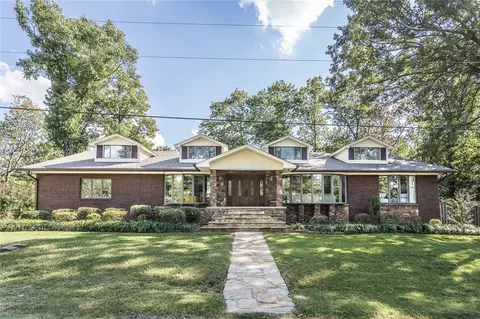 2 Pembroke Cir, Bella Vista, AR 72715