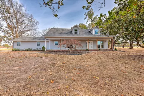 1510 Oak Tree Ln, Rogers, AR 72756