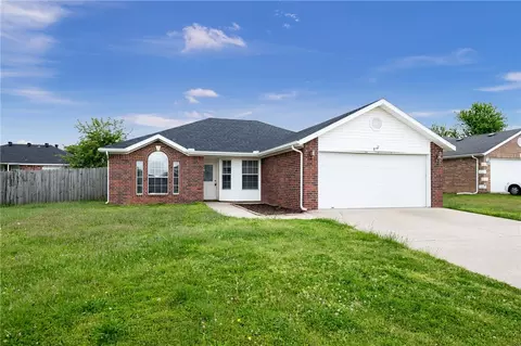830 Sunflower St, Centerton, AR 72719