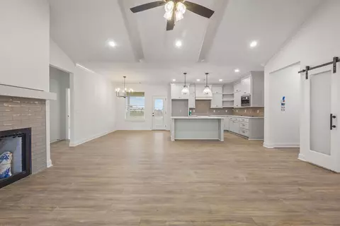 Living - 7933 Range Ave, Springdale, AR 72762 photo 3 of 4