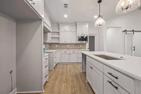 Kitchen - 7933 Range Ave, Springdale, AR 72762 photo 1 of 1