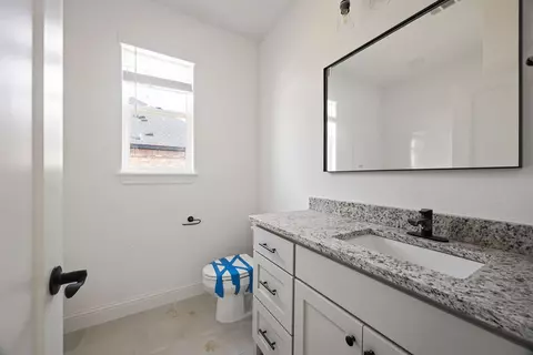 Bath - 4811 Hawk St, Springdale, AR 72762 photo 2 of 3