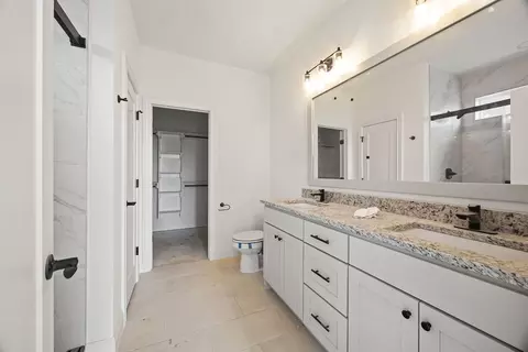 Bath - 4811 Hawk St, Springdale, AR 72762 photo 3 of 3