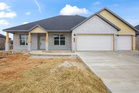 4811 Hawk St, Springdale, AR 72762