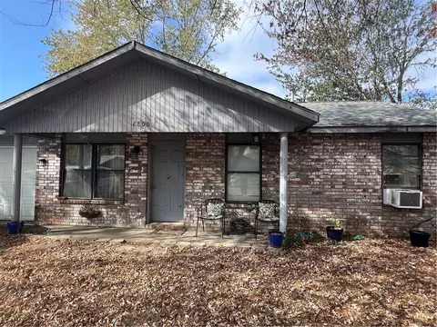 2800 N 3rd St, Rogers, AR 72756