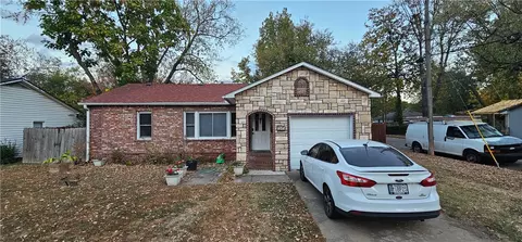 315 N West End St, Springdale, AR 72764