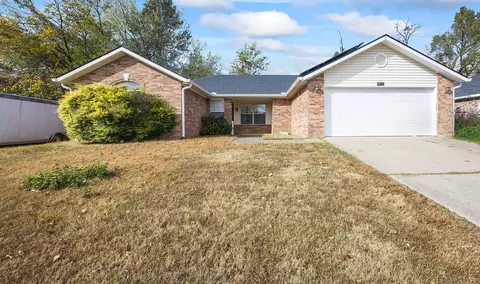 521 Walker St, Centerton, AR 72719 photo 2