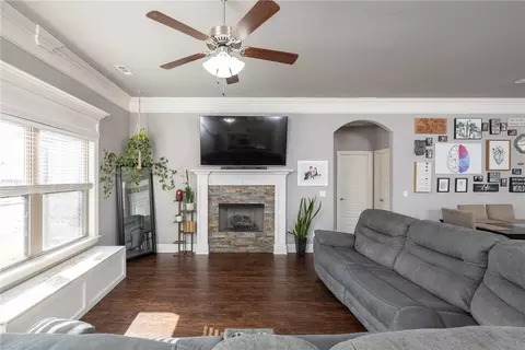 Living - 486 E Oxen Ln, West Fork, AR 72774 photo 2 of 2