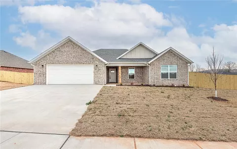 26 N Banner Ave, Farmington, AR 72730