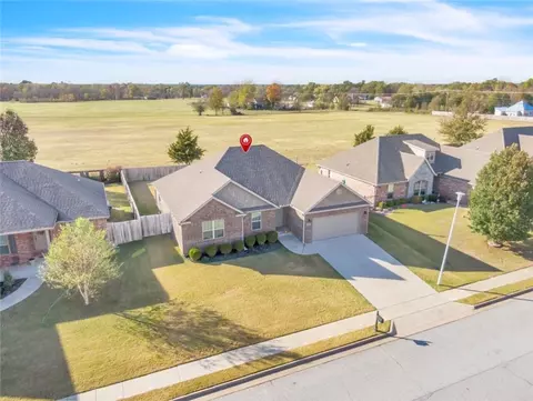 3900 N 3rd St, Rogers, AR 72756