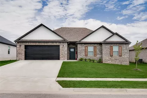 872 Pinnacle St, Prairie Grove, AR 72753
