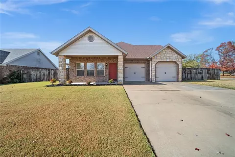 2890 Chip Shot Dr, Farmington, AR 72730