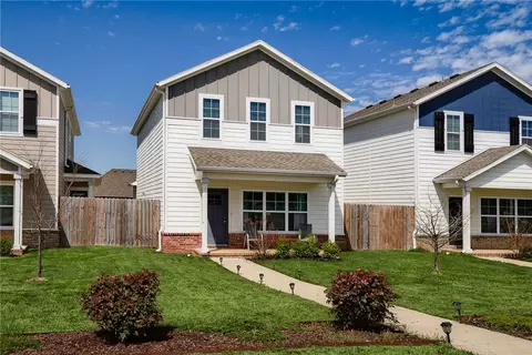 213 Carrington Ave #B, Lowell, AR 72745