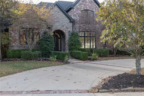 4921 Clear Creek Blvd, Fayetteville, AR 72704