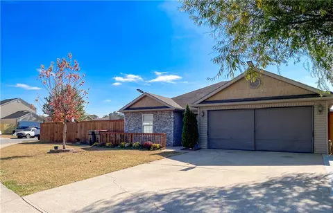 760 Cascade Cir, Springdale, AR 72764