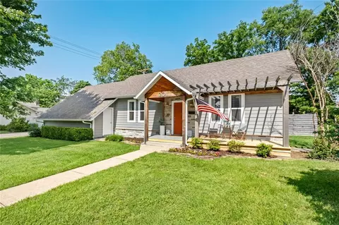 201 SW E St, Bentonville, AR 72712