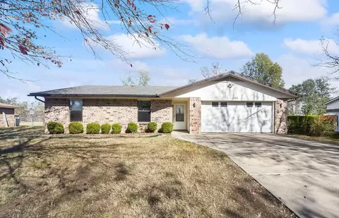 2415 W Meadow Dr, Rogers, AR 72756