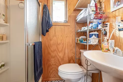 Bath - 333 Walnut, Watts, OK 74964 photo 2 of 2
