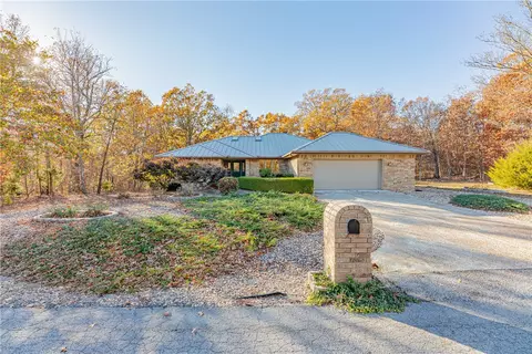 12 Kirkcudbright Dr, Bella Vista, AR 72715