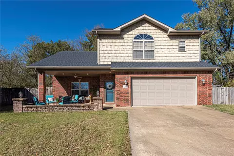 1100 SE Phoenix St, Bentonville, AR 72712