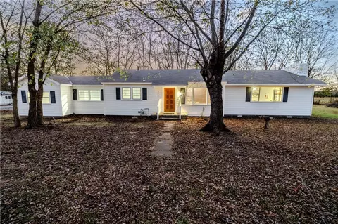 775 S Lake Sequoyah Dr, Fayetteville, AR 72701