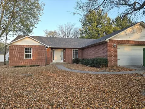 417 S Neal St, Prairie Grove, AR 72753