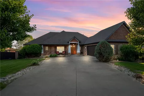 4613 W Buckeye Dr, Rogers, AR 72758