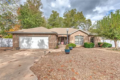 2 Banbury Ln, Bella Vista, AR 72714