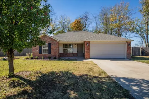 6707 Arrowhead Cv, Springdale, AR 72762