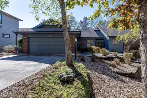 42 Farnham Dr, Bella Vista, AR 72714