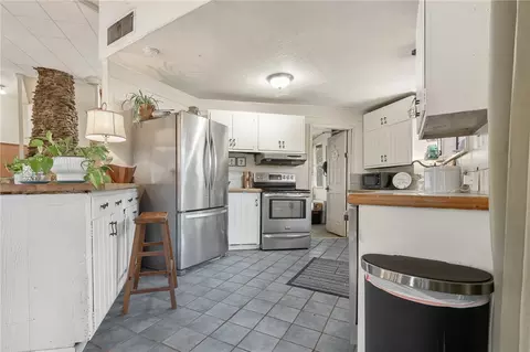 Kitchen - 709 Harmon Rd, Harrison, AR 72601 photo 2 of 4