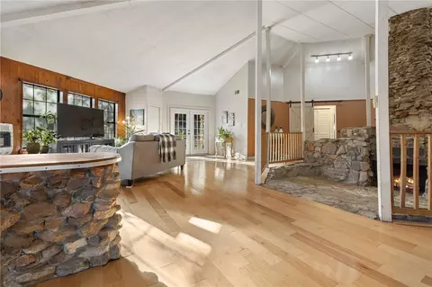Living - 709 Harmon Rd, Harrison, AR 72601 photo 2 of 2