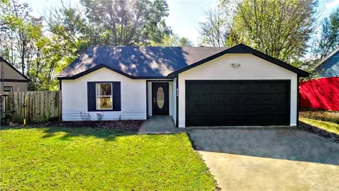 472 Village Ln, Springdale, AR 72764