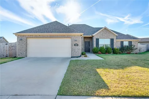 1425 N Pershing St, Fayetteville, AR 72704