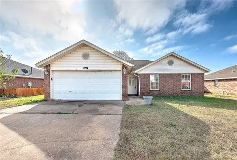 841 Bliss St, Centerton, AR 72719