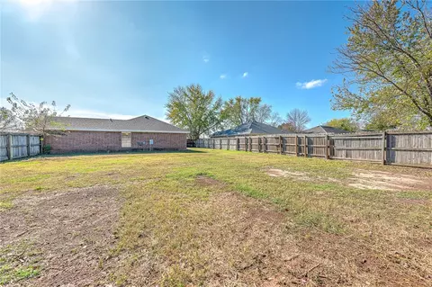 Exterior - 411 Walker St, Centerton, AR 72719 photo 5 of 6