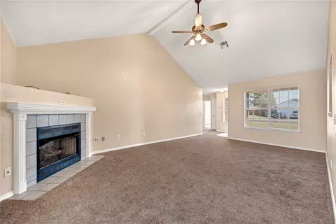 Living - 411 Walker St, Centerton, AR 72719 photo 2 of 4