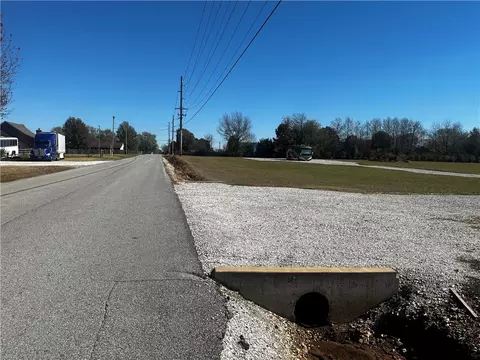 Apple Blossom Avenue, Lowell, AR 72745