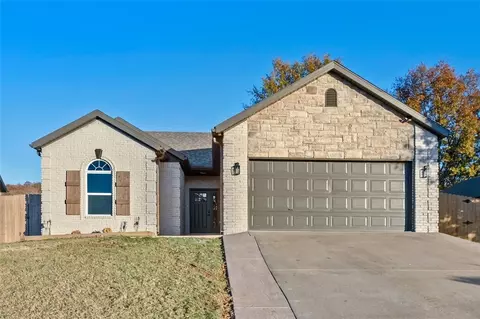 1055 Apache Trl, Springdale, AR 72764