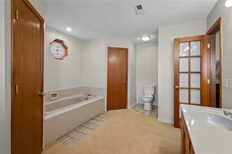 Bath - 8477 Hopper Rd, Rogers, AR 72756 photo 3 of 5