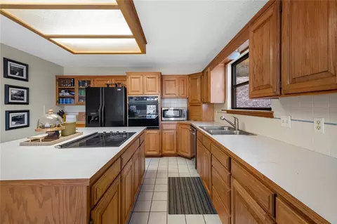 Kitchen - 8477 Hopper Rd, Rogers, AR 72756 photo 3 of 4