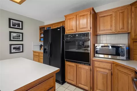 Kitchen - 8477 Hopper Rd, Rogers, AR 72756 photo 2 of 4