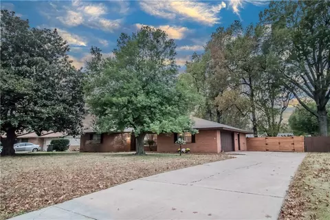 1106 Bronco Ln, Springdale, AR 72762