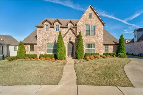 381 N Ainsley Loop, Fayetteville, AR 72704