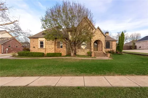 2707 S 21st St, Rogers, AR 72758