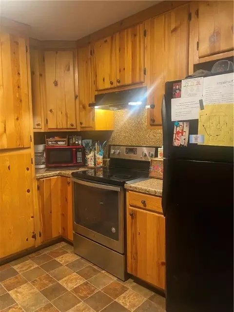 Kitchen - 665 Nc 8807, Jasper, AR 72641 photo 2 of 2