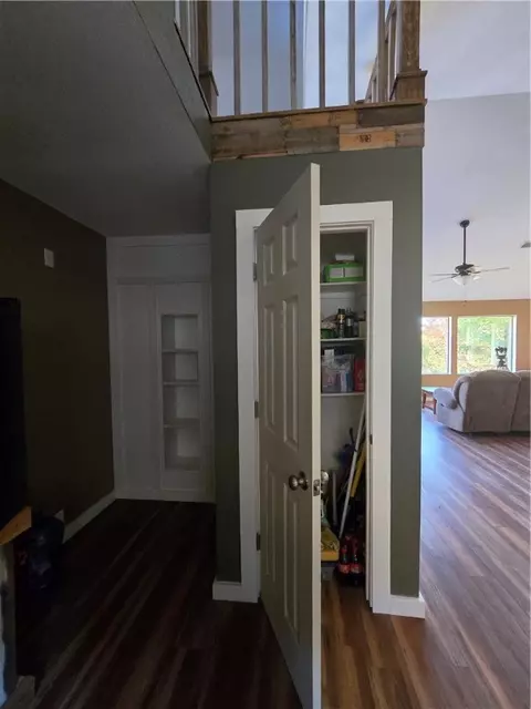 Entry Way - 14144 Low Gap Rd, West Fork, AR 72774 photo 6 of 6