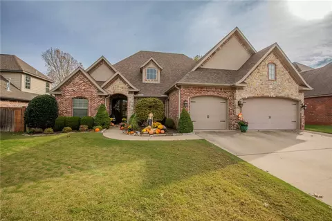 6403 S 41st St, Rogers, AR 72758