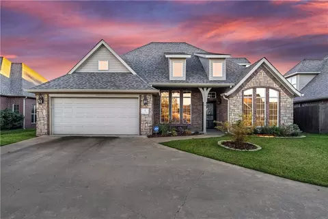 4 NE Dawn Hills Dr, Bentonville, AR 72712